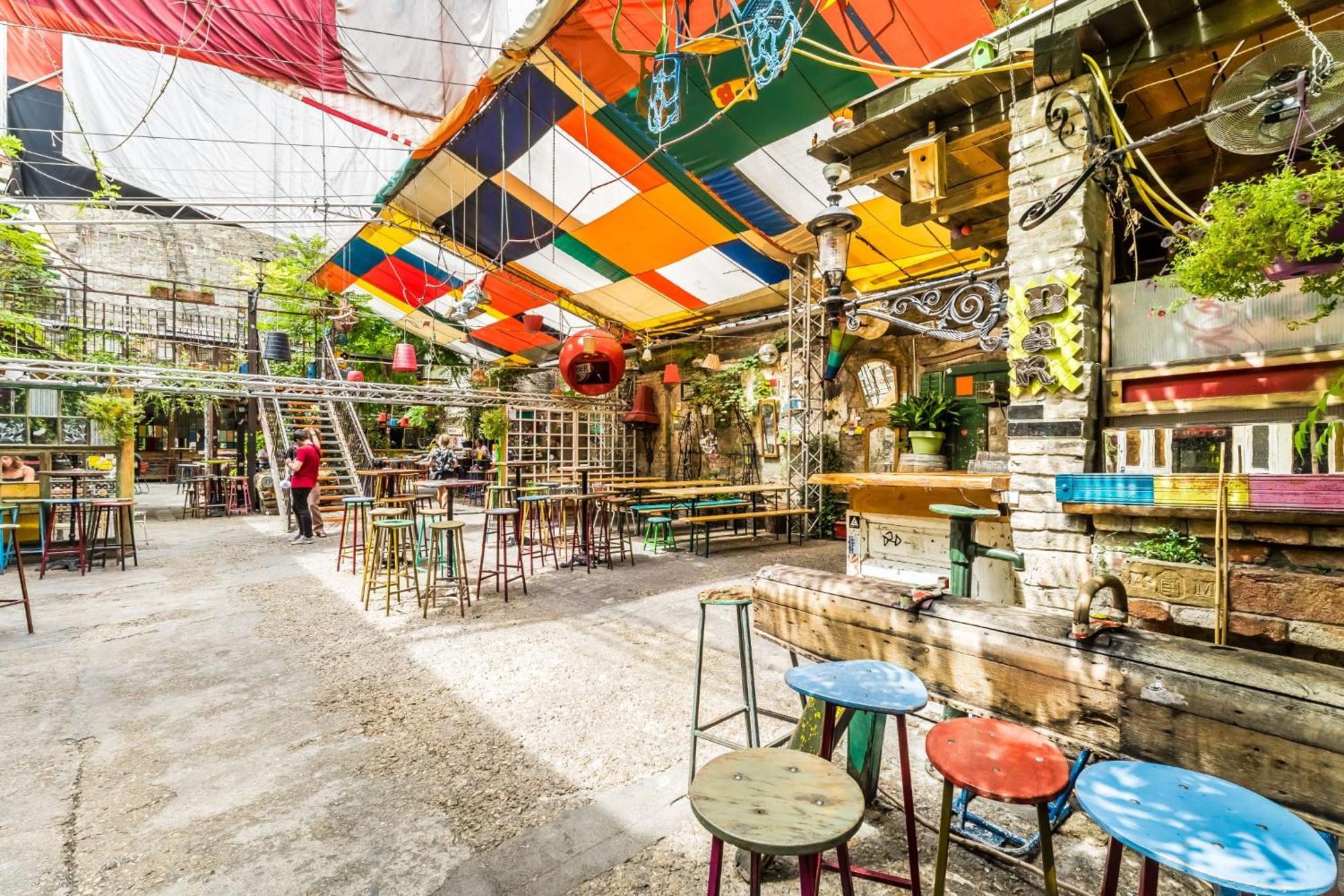 Casadeco Budapest Apt-Stunning New York Cafe View Exterior photo