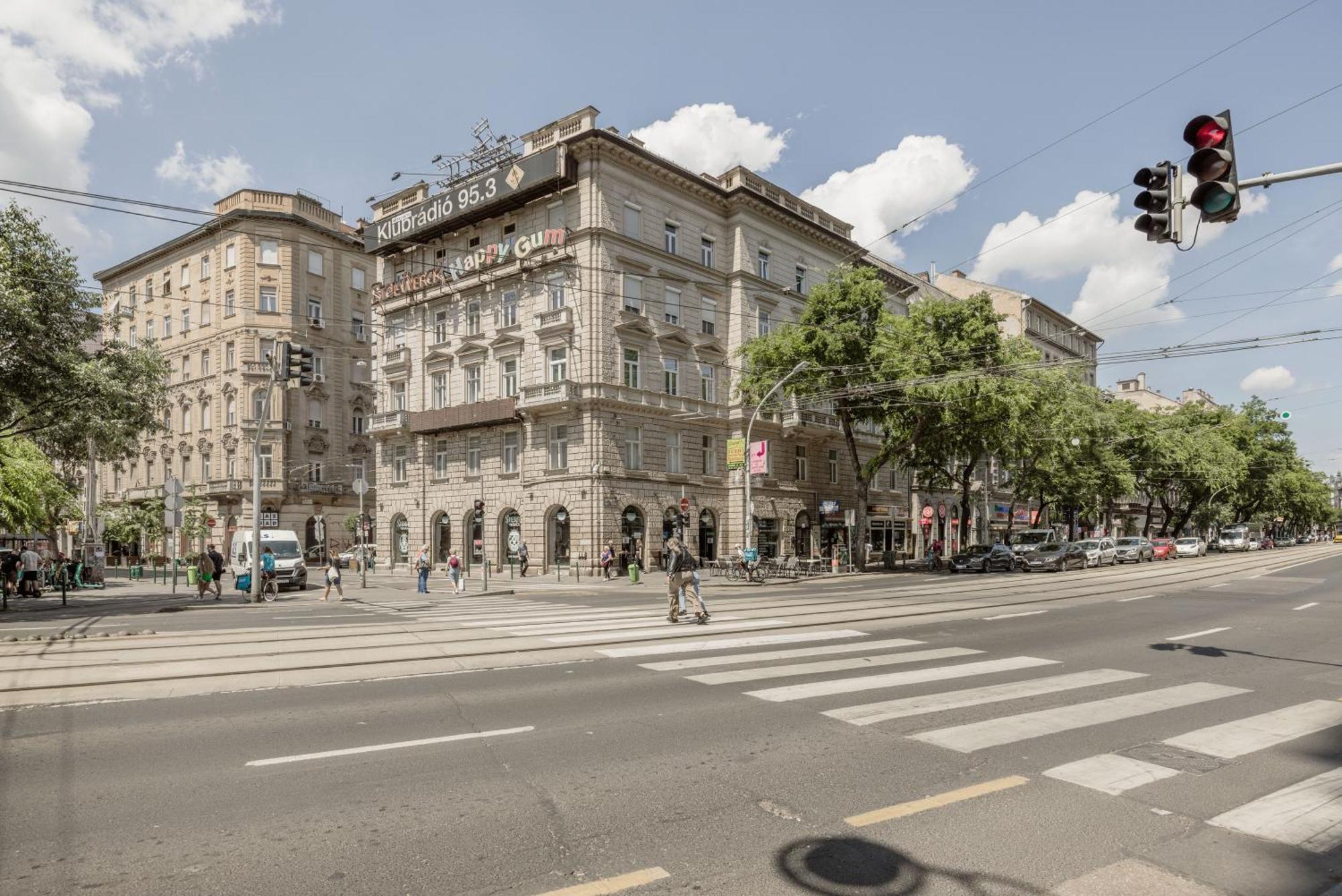 Casadeco Budapest Apt-Stunning New York Cafe View Exterior photo